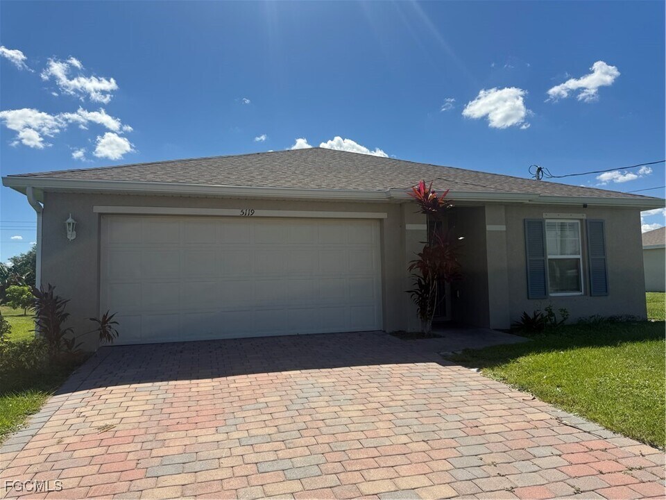 5119 Butte St in Lehigh Acres, FL - Building Photo