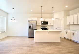 16232 S Truss Dr in Bluffdale, UT - Building Photo - Building Photo