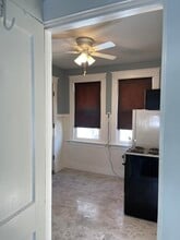 81 Hagen Ave, Unit Garage Apt in North Tonawanda, NY - Foto de edificio - Building Photo