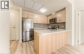 301 Westmount Rd W in Kitchener, ON - Building Photo - Building Photo