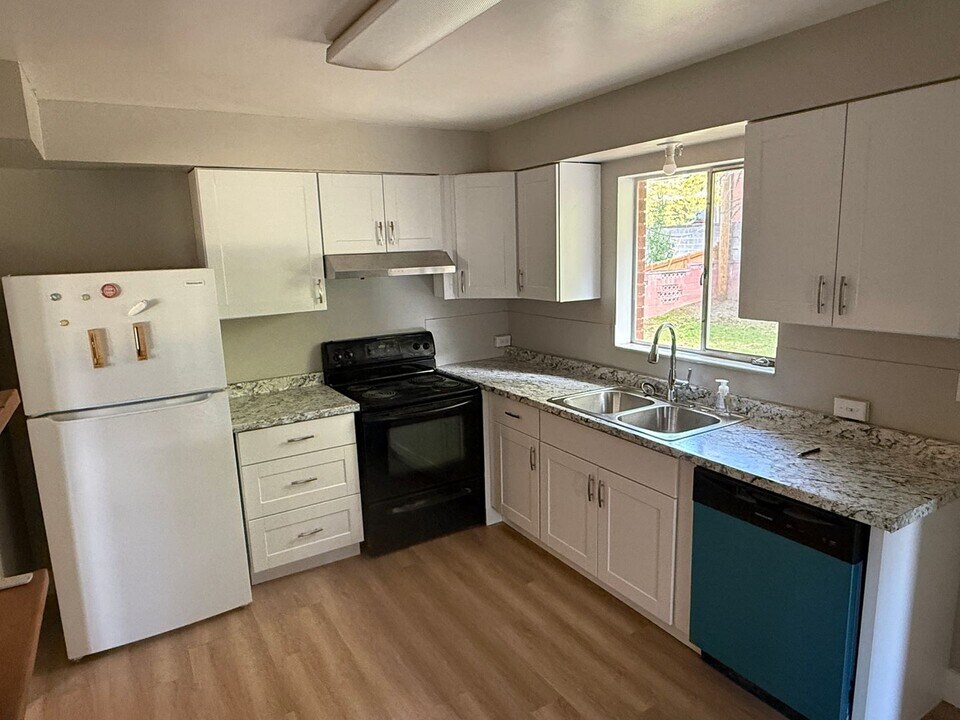 4353 S Diana Way in Salt Lake City, UT - Building Photo