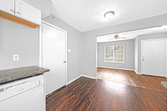 2425 Florence St in La Marque, TX - Building Photo - Building Photo