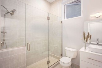 3246 Lorain Ave in Cleveland, OH - Building Photo - Building Photo