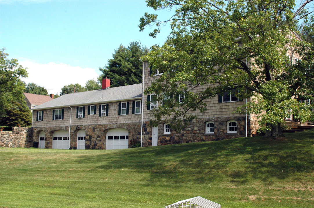 7 Farm Cottage Rd in Gladstone, NJ - Building Photo