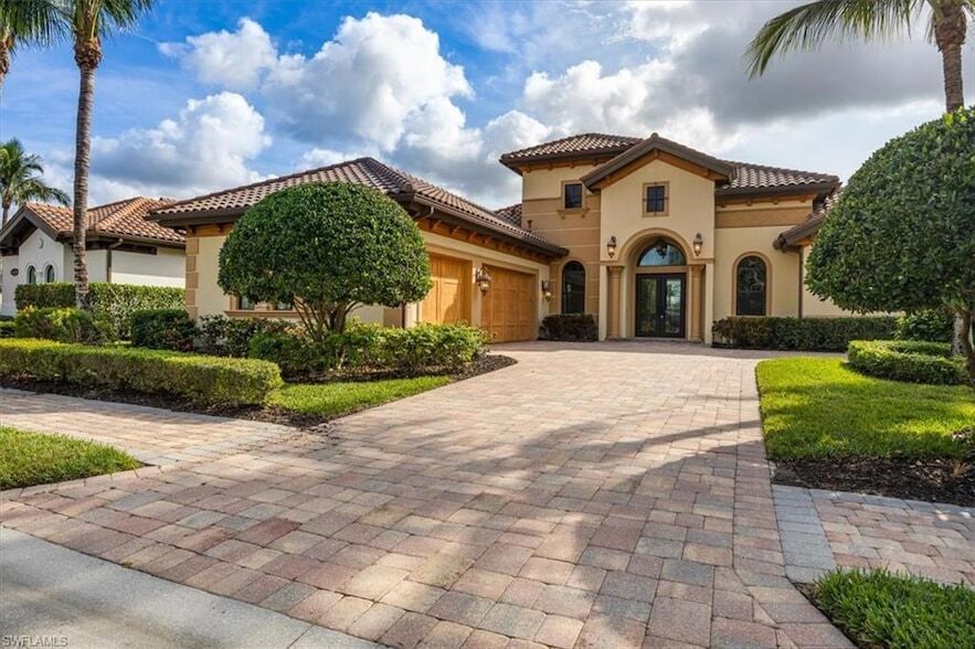6504 Costa Cir in Naples, FL - Foto de edificio