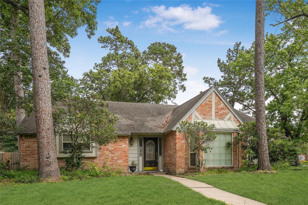 1927 Maple Lakes Dr in Humble, TX - Building Photo