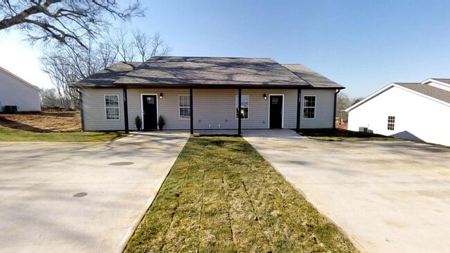 1186 Clark Rd in Inman, SC - Building Photo - Building Photo