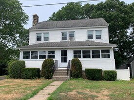 2 Wilford Rd in Branford, CT - Building Photo