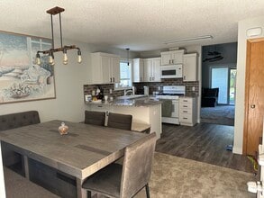 736 S Elm St in Belle Plaine, MN - Building Photo - Building Photo