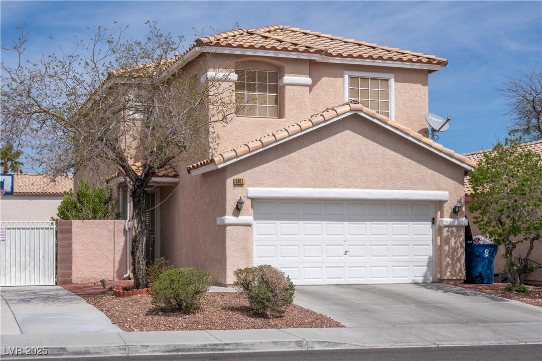 8362 Woodland Prairie Ave in Las Vegas, NV - Building Photo