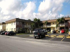 2050 NW 81st Ave-Unit -2B in Pembroke Pines, FL - Building Photo - Building Photo