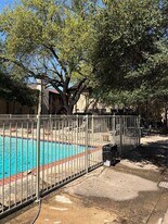 10650 Steppington Dr in Dallas, TX - Building Photo