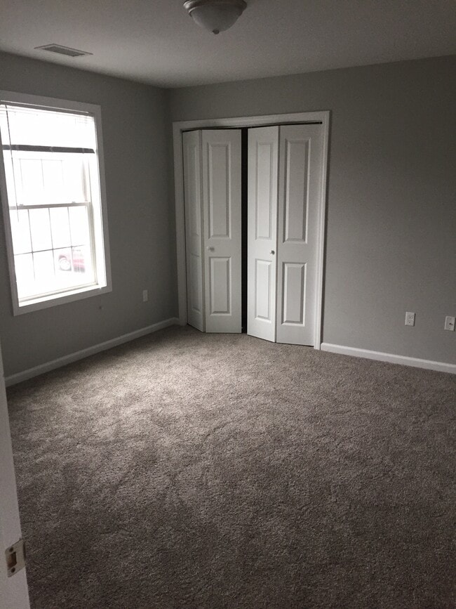 307 East St, Unit 1 in Plainville, CT - Building Photo - Building Photo