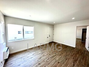 2304 N Frederic St in Burbank, CA - Building Photo - Building Photo