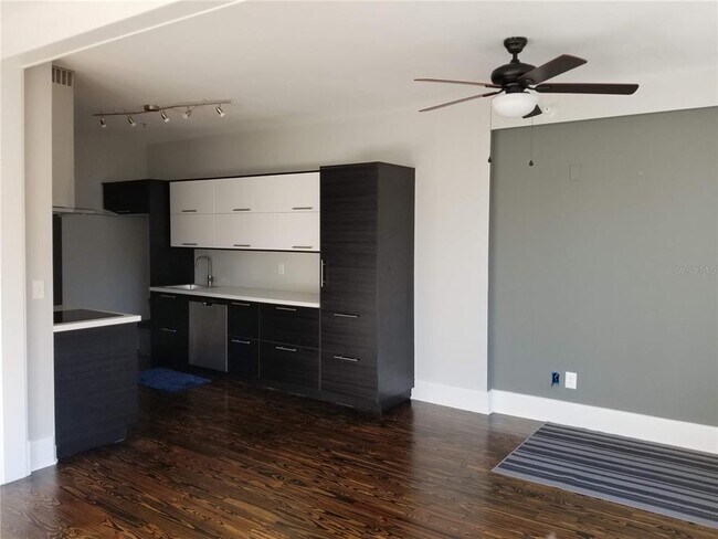 835 7th Ave S in St. Petersburg, FL - Foto de edificio - Building Photo