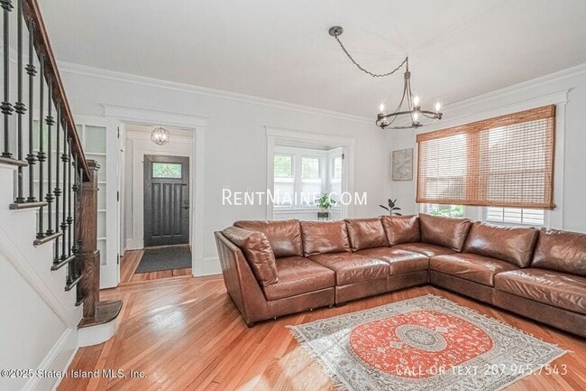 349 College Ave in Staten Island, NY - Foto de edificio - Building Photo