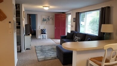 42 Union Park St in Hanson, MA - Building Photo - Building Photo