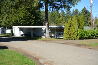 Vita-Lea Mobile Lodge in Leaburg, OR - Building Photo - Building Photo