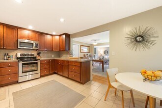 13748 Wallingford Ave N in Seattle, WA - Building Photo - Building Photo