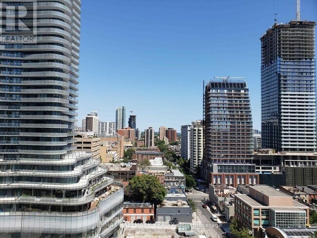 909 Bay St. in Toronto, ON - Building Photo - Building Photo