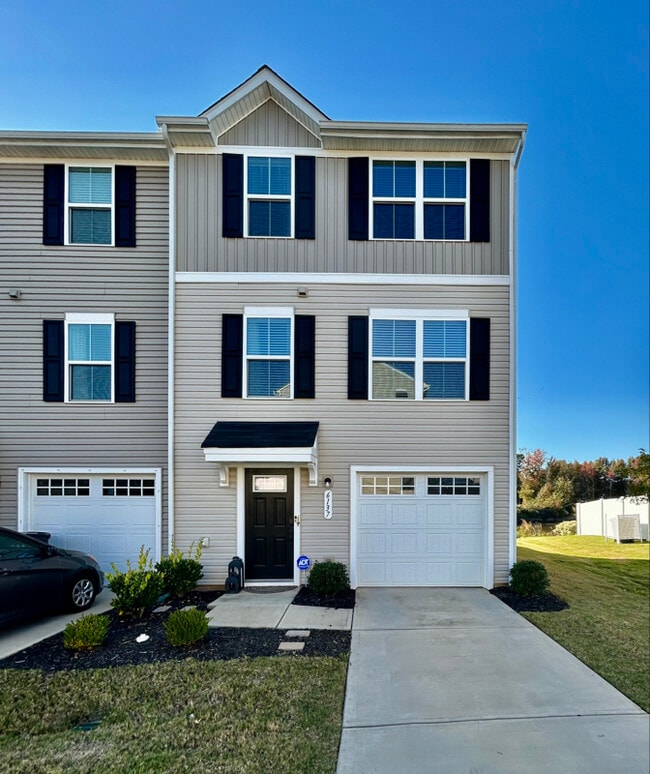 6137 Cutwater Cir in Charlotte, NC - Building Photo - Building Photo