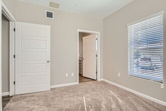 5250 W Arizona Ave-Unit -5250 W Arizona - 301 in Lakewood, CO - Building Photo - Building Photo