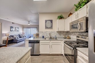 San Tropez in Las Vegas, NV - Foto de edificio - Building Photo