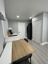 3101 N 66th Ave, Unit Studio in Hollywood, FL - Building Photo