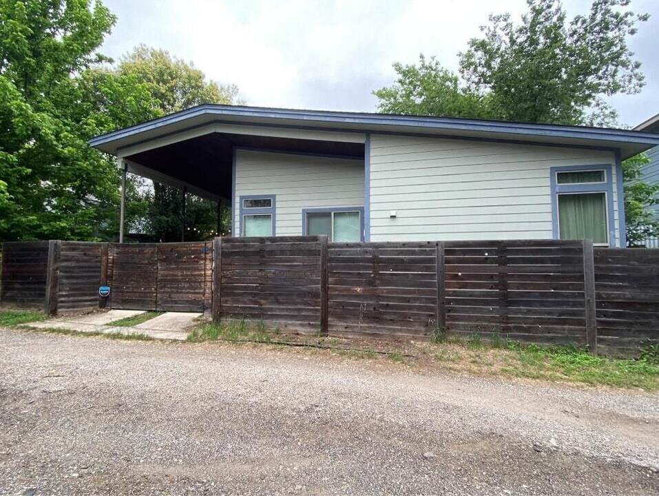 1404 Singleton Ave in Austin, TX - Building Photo
