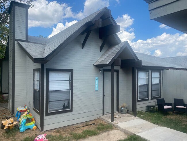 9615 Vale in San Antonio, TX - Building Photo - Building Photo
