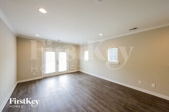 211 Creek Run Way in Calera, AL - Foto de edificio - Building Photo