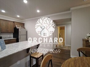 1900 E Brookview Cir in Siloam Springs, AR - Building Photo - Building Photo