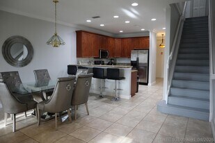 115 Akron St in Lake Worth Beach, FL - Building Photo