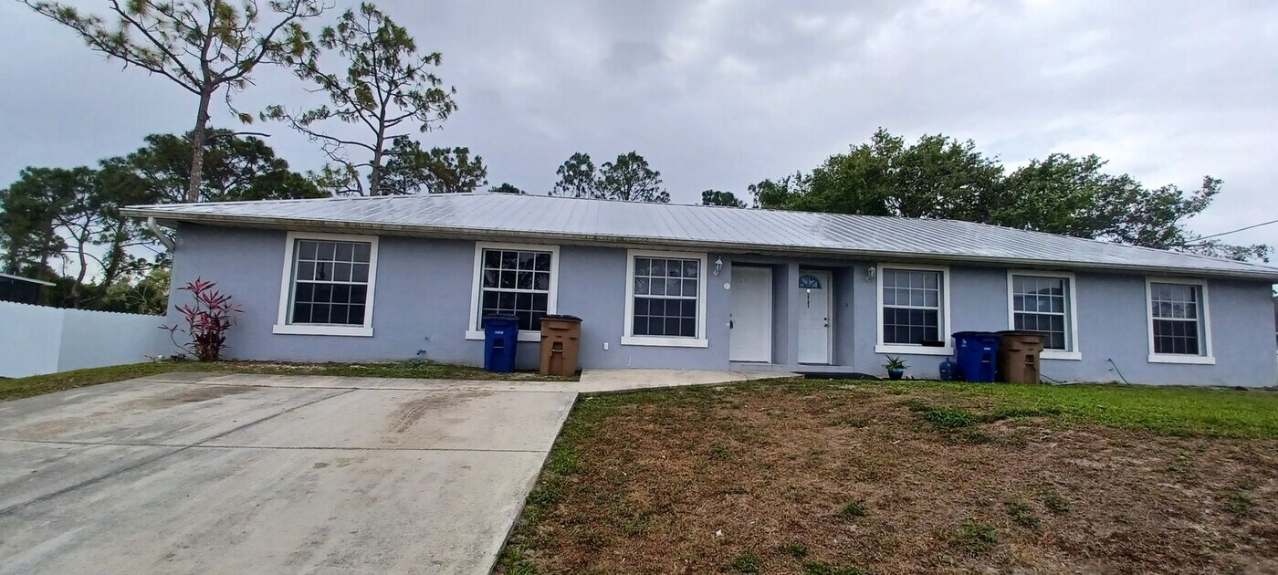 2701 Owen Ave S in Lehigh Acres, FL - Foto de edificio