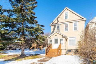 2821 Wicklow St in Duluth, MN - Building Photo