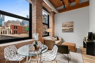 153 W Ohio St in Chicago, IL - Building Photo - Building Photo