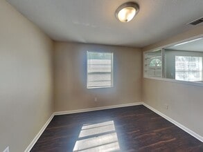 6158 Verdes Rd in Jacksonville, FL - Foto de edificio - Building Photo