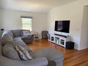 8 Old Pound Rd in Pound Ridge, NY - Building Photo - Building Photo
