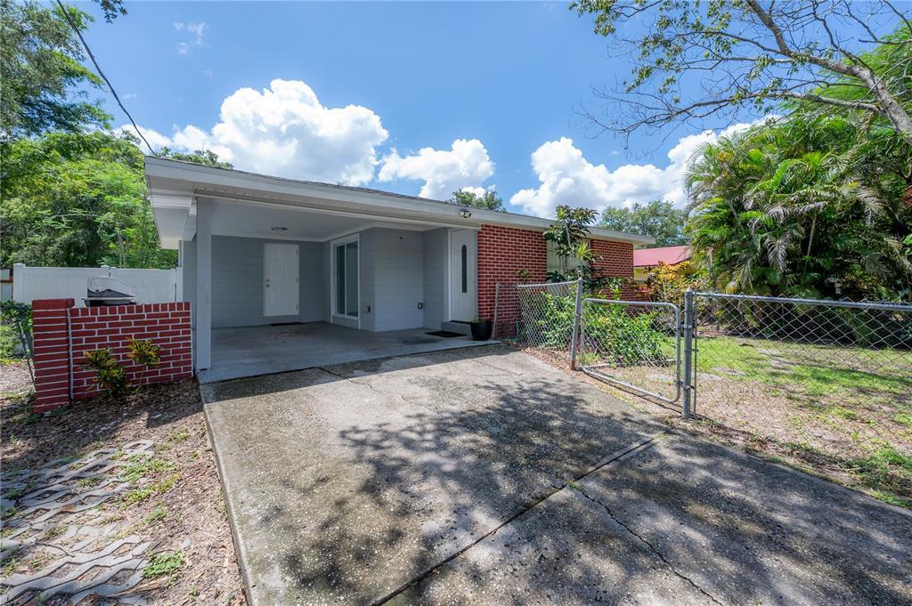 3222 W Victoria Ave in Tampa, FL - Building Photo