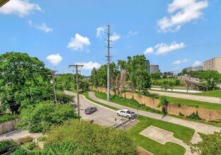 145 W End Pl, Unit 145 W End Place in Nashville, TN - Foto de edificio - Building Photo