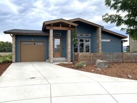 160 Blue Heron Ct in The Dalles, OR - Building Photo