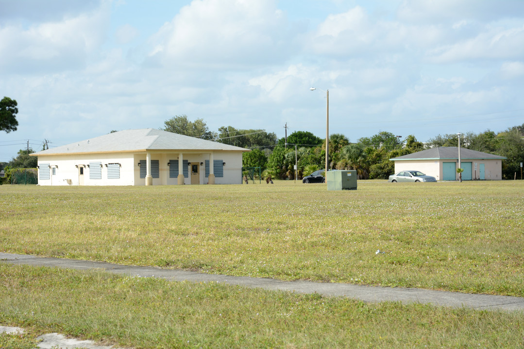 Heron Family Estates Apartments in West Palm Beach, FL - Building Photo