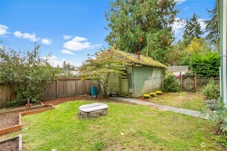 9600 17th Ave NE in Seattle, WA - Building Photo - Building Photo