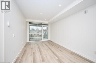 461 Green Rd in Hamilton, ON - Building Photo - Building Photo