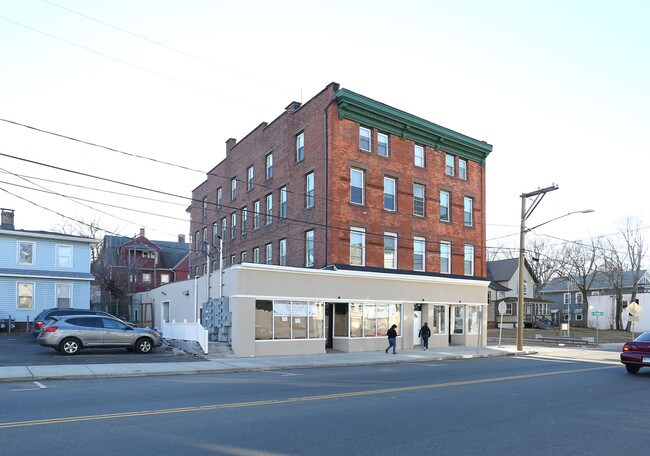 246 W Main St in Meriden, CT - Building Photo - Building Photo