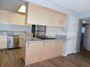 6419 Hillsdale Blvd in Sacramento, CA - Building Photo - Building Photo