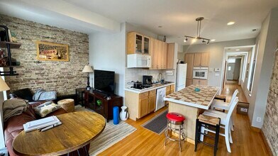 1453 W Cortez St, Unit 3 in Chicago, IL - Building Photo - Building Photo