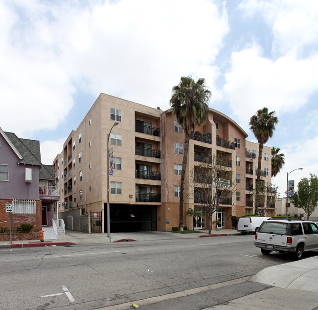 Casa Rita Apartments in Huntington Park, CA - Foto de edificio - Building Photo