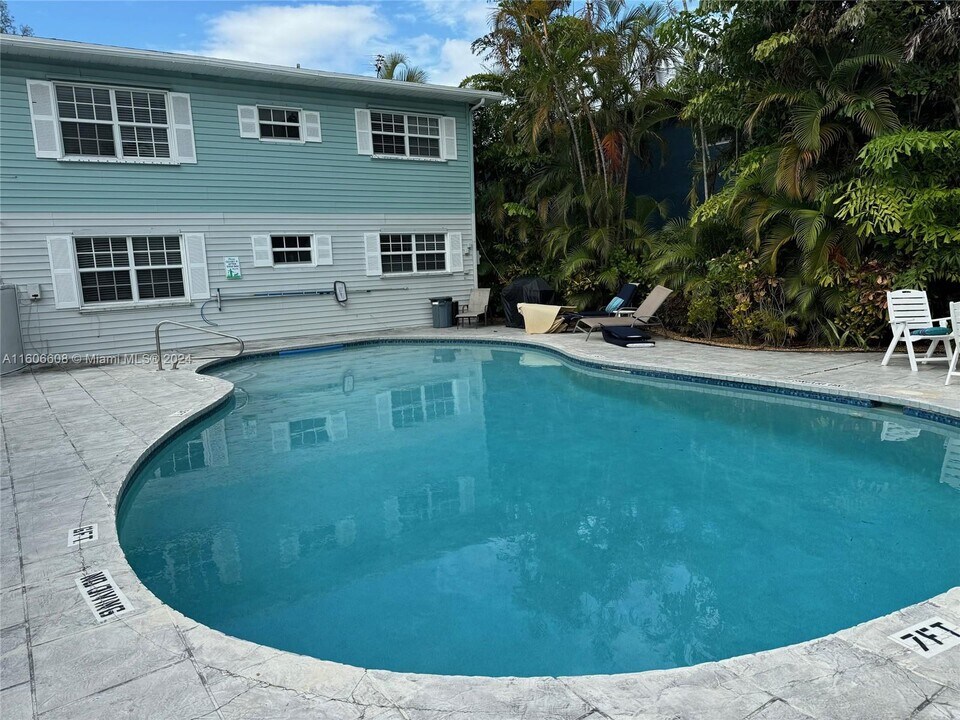 65 NE 24th St, Unit 59 in Wilton Manors, FL - Building Photo