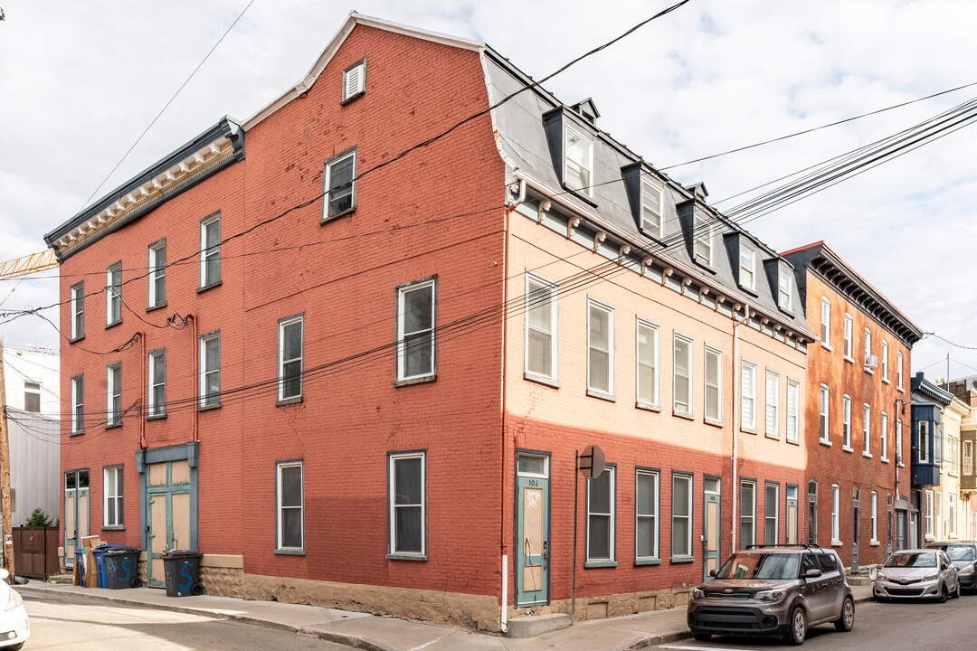 108 De La Reine Rue in Québec, QC - Building Photo